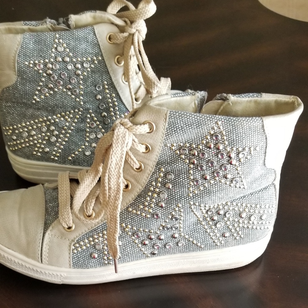 Wanted studded bling sneaks